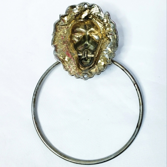 Vintage Pair of Lion Head Brass Door Knockers or Towel Holders - Picture 11 of 16